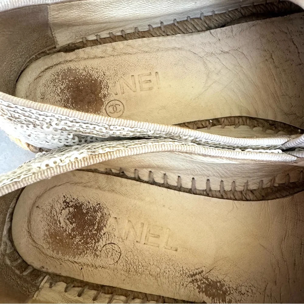 CHANEL White Interlocking CC Patent Sequins Espadrille